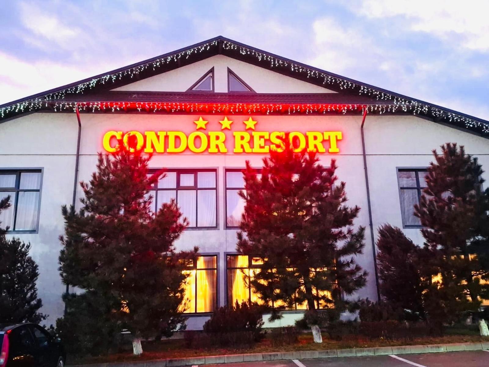Condor Resort Dulcesti Buitenkant foto