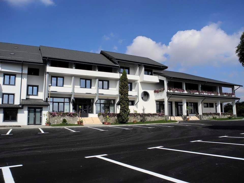 Condor Resort Dulcesti Buitenkant foto