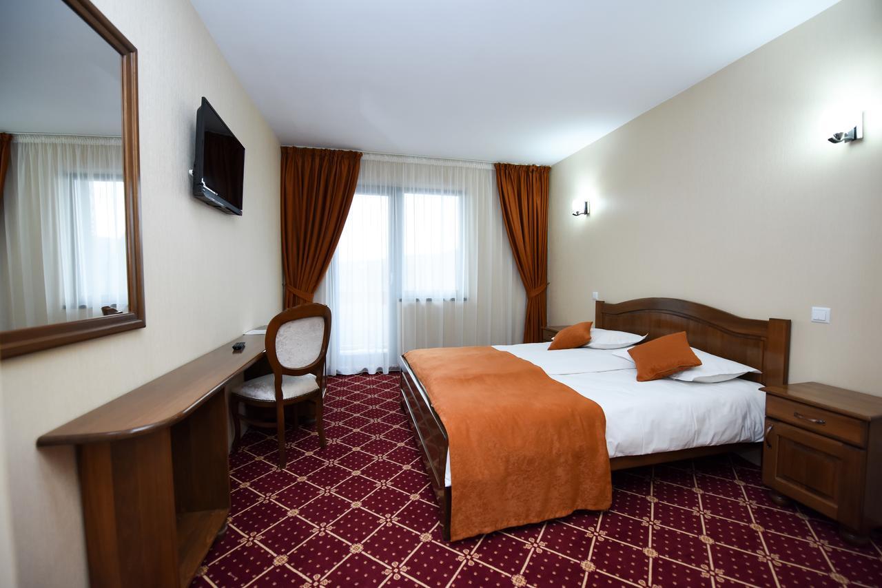 Condor Resort Dulcesti Buitenkant foto